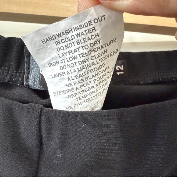 Sympli White House Design Company Floral Cut Out Black Leggings Made in Canada - Picture 8 of 17